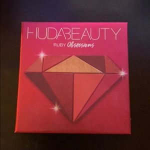 Huda beauty ruby obsessions eyeshadow mini palette